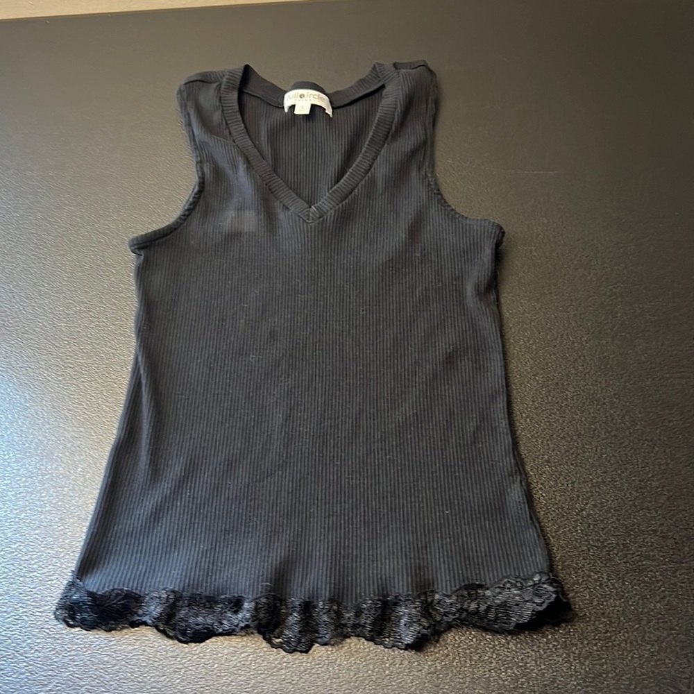 Full Circle Trends Black Tank W/ Lace Trim at bottom SZ Large